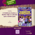 Carrossel com 10 cards em fundo roxo texturizado com detalhes em tecido de juta. No canto superior esquerdo do Card 1, há um ícone do símbolo da Vênus com a rosa da Camtra, ao lado de um banner verde com a inscrição “Camtra Indica”. Ao centro, há a imagem da capa da cartilha A Violência Contra a Mulher Não é o Mundo que a Gente Quer. Na parte inferior do card, há uma barra em amarelo claro com o logotipo da Camtra e a frase: “28 anos na luta pelos direitos das meninas e das mulheres!”, seguida dos ícones das redes sociais e a página na internet da organização. No canto direito inferior, há um QR Code com o convite “Apoie a CAMTRA – Faça sua doação!”. Nos demais cards, há um resumo da cartilha.