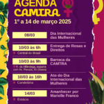 Card com fundo roxo e detalhes florais em amarelo, verde e rosa nas bordas. No topo da imagem, está o título “AGENDA CAMTRA”, com letras em um tom vivo de amarelo, acompanhado do símbolo da Vênus com a rosa da Camtra. Abaixo, com letras em um tom de amarelo mais claro, lê-se “1º a 14 de março 2025”. A programação inclui: 08/03 – Dia Internacional das Mulheres; 10/03 às 6h – Entrega de Rosas e Direitos (Central do Brasil); 10/03 às 9h – Barraca da CAMTRA (Rua da Alfândega, esquina com Av. Passos, 91 - Saara); 10/03 às 16h – Ato do Dia Internacional das Mulheres (Candelária); 14/03 – Amanhecer por Marielle Franco (Estácio). Na parte inferior do card, há uma barra branca com o logotipo da Camtra, os ícones das redes sociais e a página na internet da organização.