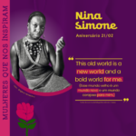 Card em fundo roxo, com uma foto em preto e branco da cantora e ativista Nina Simone do lado esquerdo. Nina usa um vestido sem mangas e um colar chamativo. Ela tem uma expressão séria e olha diretamente para a câmera. A imagem está recortada em um formato curvo. Embaixo da foto está o desenho da rosa símbolo da Camtra. No canto superior direito, o nome “Nina Simone” aparece em letras amarelas em negrito. Logo abaixo, está escrito “Aniversário 21/02” também em letras amarelas. Ao lado da imagem, há uma citação da música “Feeling Good” em amarelo e vermelho: “This old world is a new world and a bold world for me”, seguida da tradução em português: “Esse mundo velho é um mundo novo e um mundo corajoso para mim.” Na lateral esquerda, em orientação vertical, está a frase “Mulheres Que Nos Inspiram”, em letras roxas com destaque em rosa. Na parte inferior do card, há uma barra branca com o logotipo da Camtra, os ícones das redes sociais e a página na internet da organização.