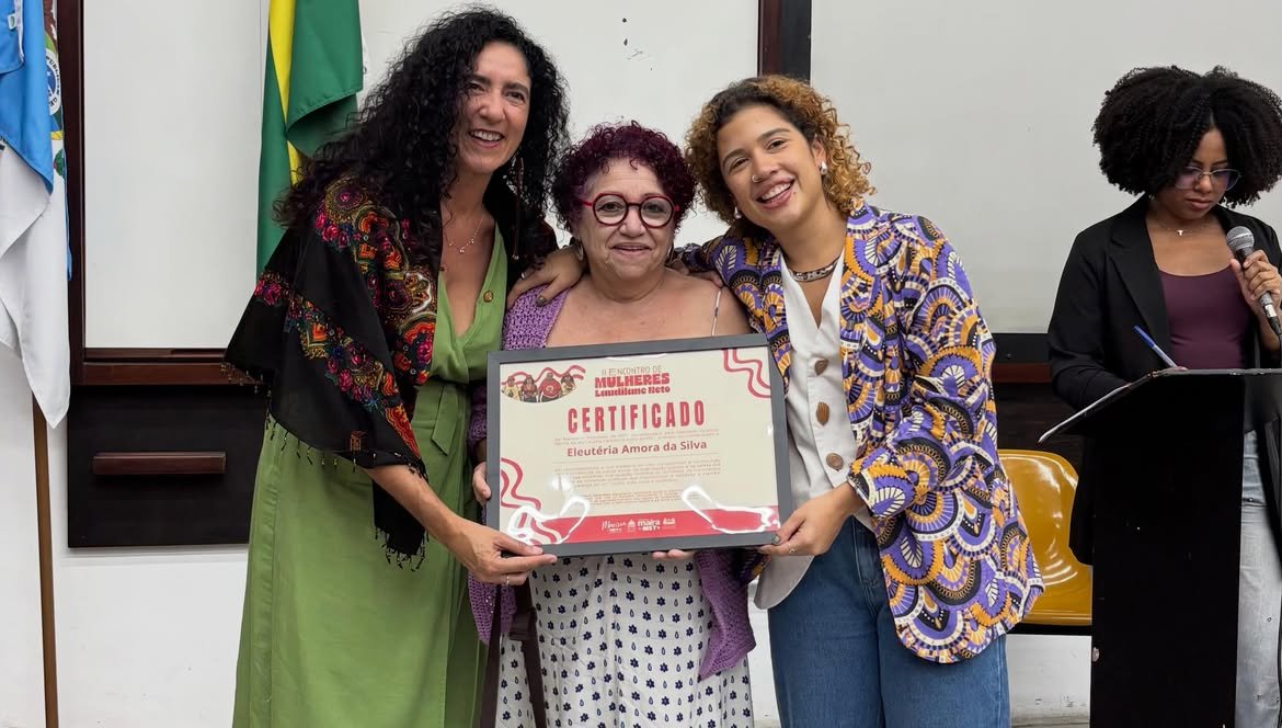 No momento, você está visualizando homenagem no II Encontro de Mulheres Laudilane Neto